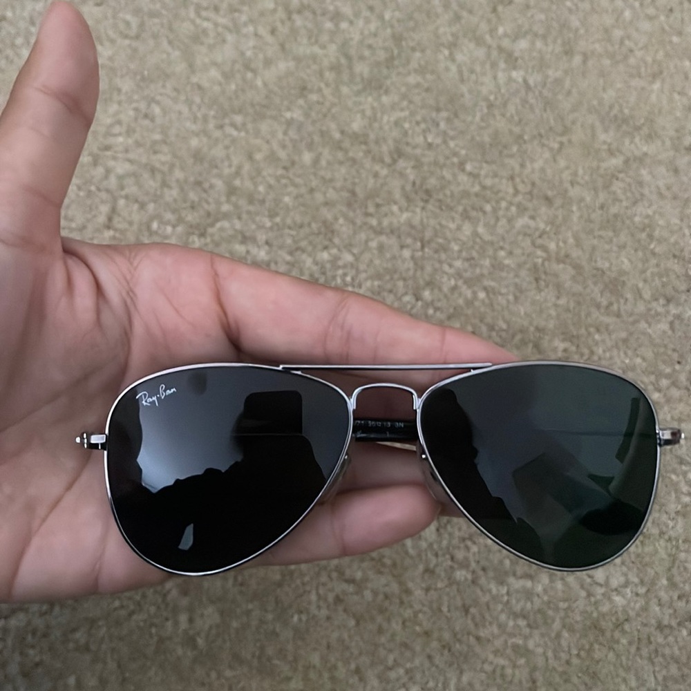 Small Raybans, can fit a child. No scratches